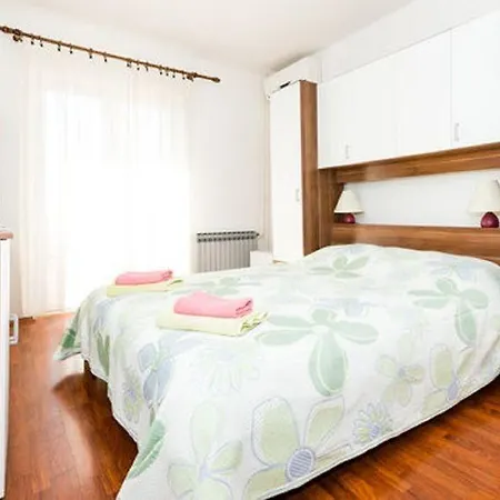 Arka Apartmán *