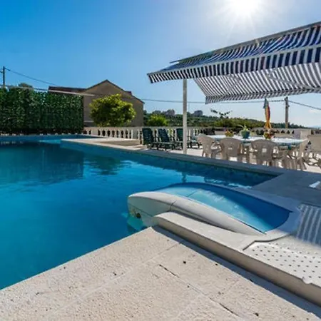 Arka דירה קאבטאט