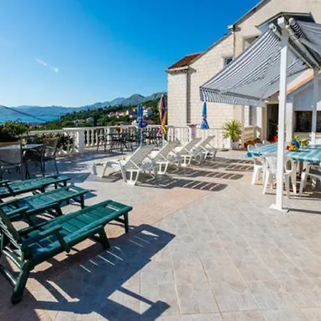 阿尔卡公寓 * 察夫塔特